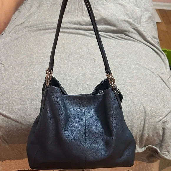 Elegant Navy Leather Shoulder Bag - Picture 7 of 8